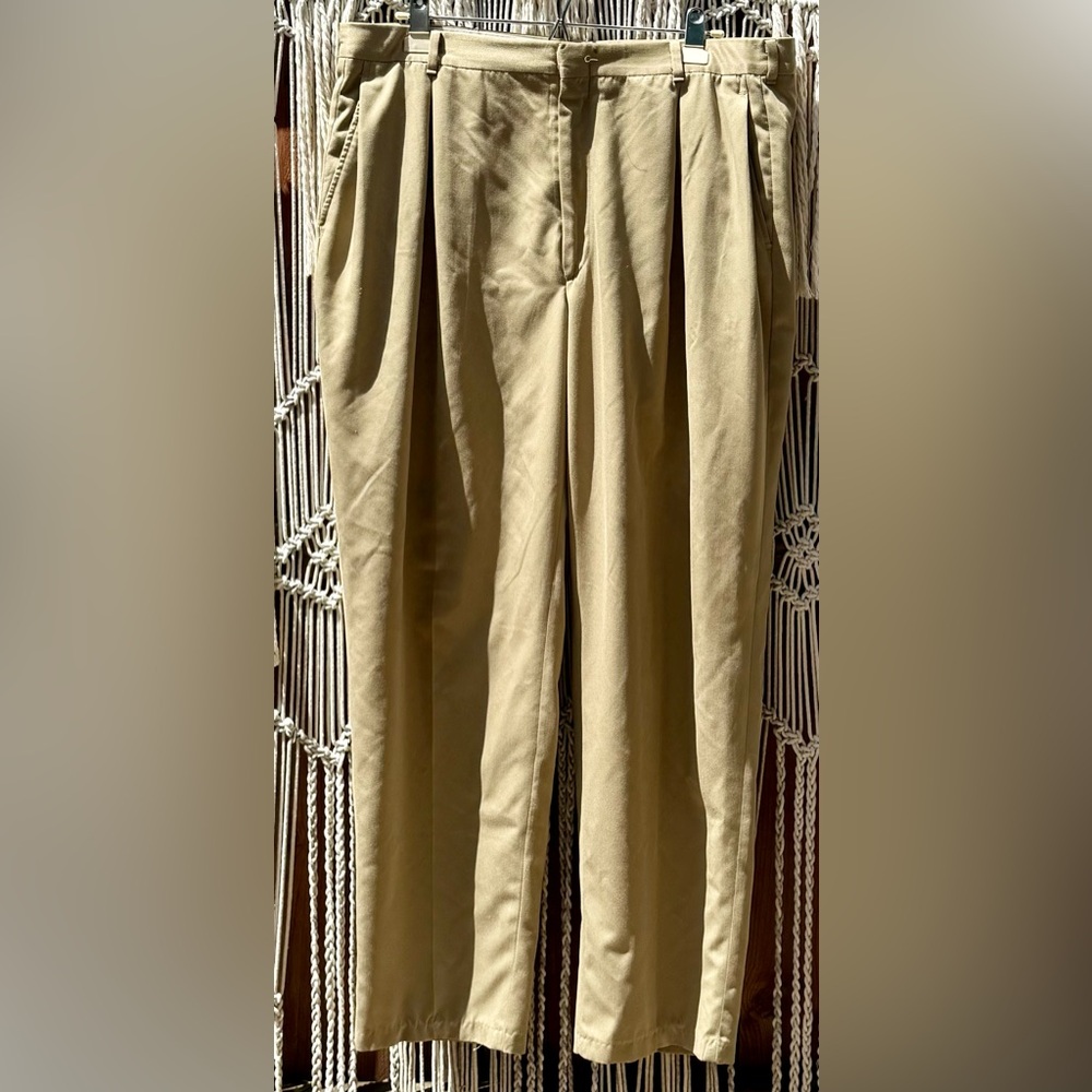 Men’s vintage City Streets Tan Apparel slacks. Size 36/32